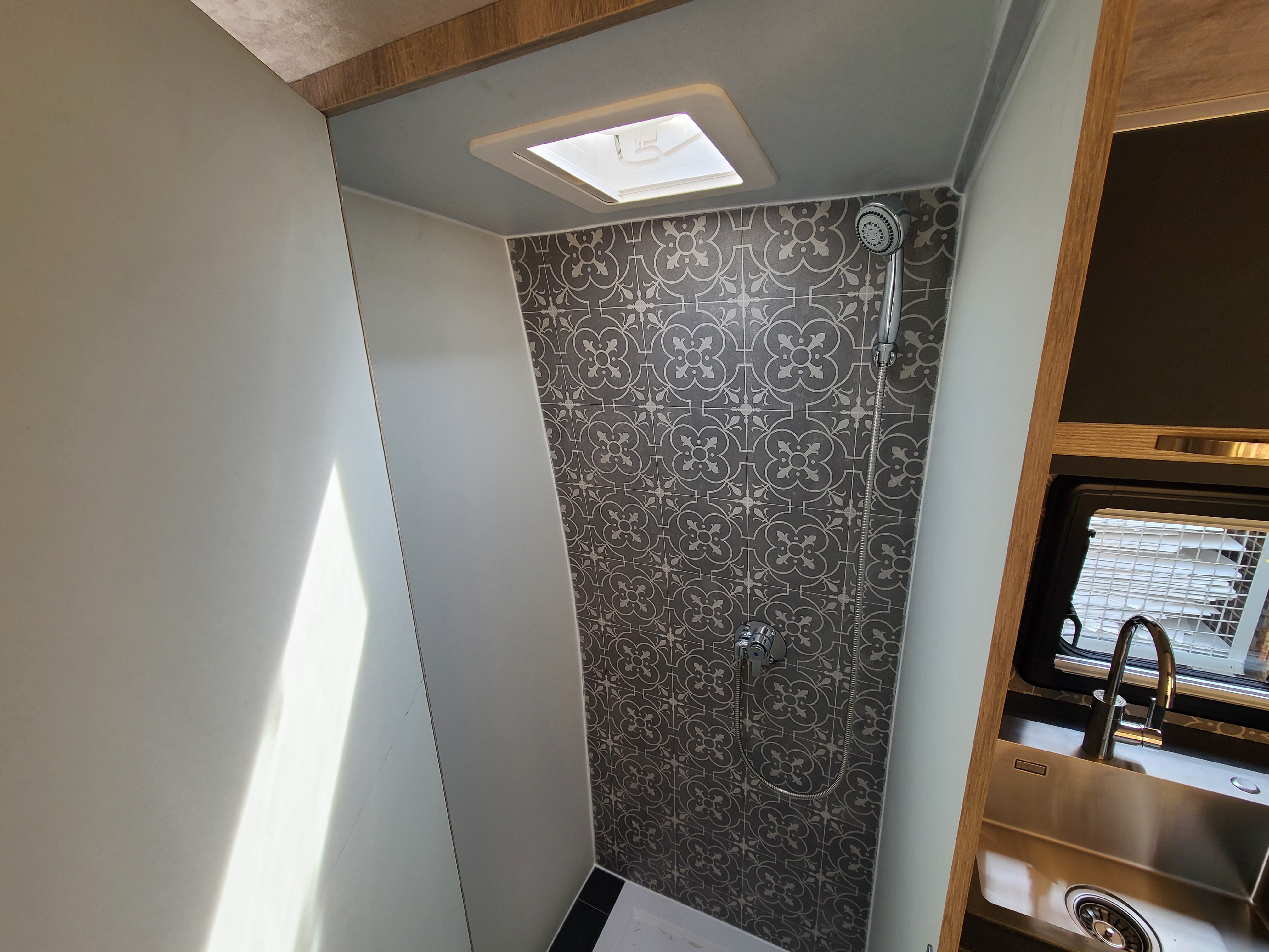 Pantheratec Van Ausbau Dusche